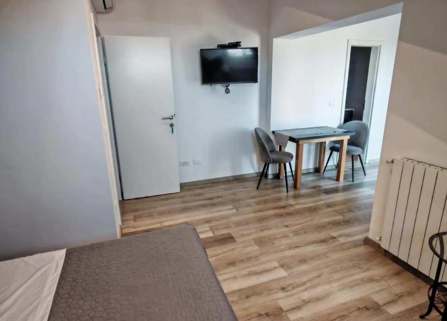 Apartments Val ロヴィニ ゲストハウス