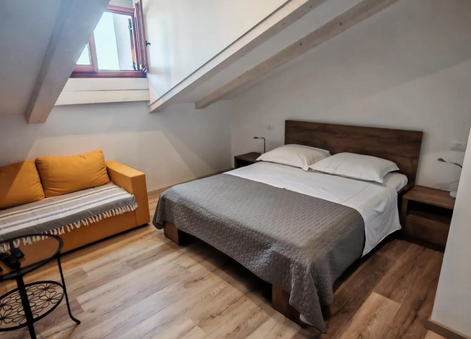 Apartments Val ロヴィニ ゲストハウス